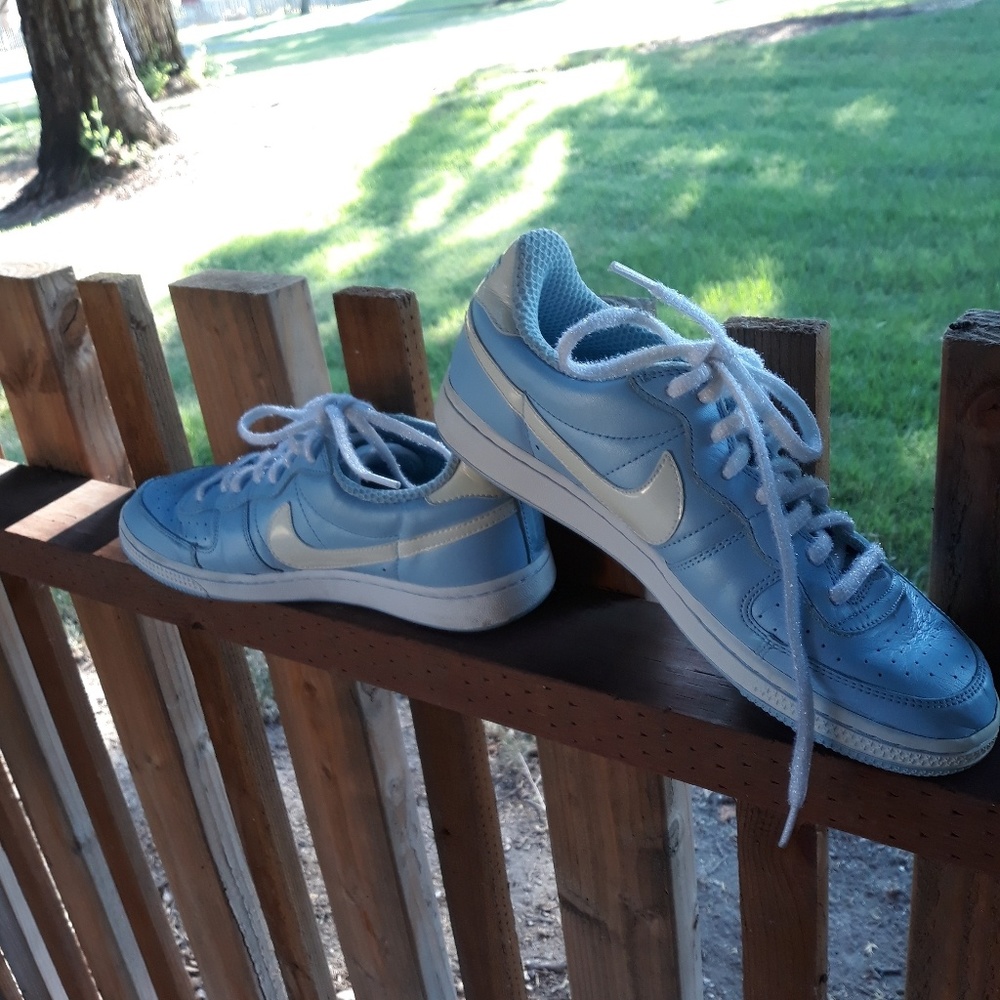 Nike 2006 legend size 9 sky blue and white